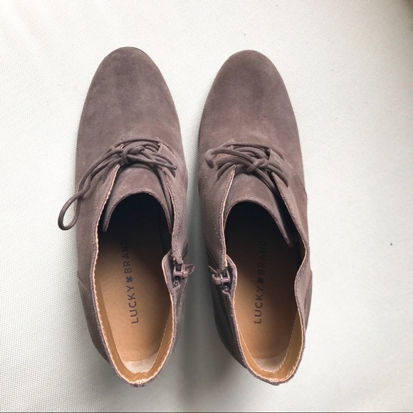 🆕 LUCKY BRAND TAUPE GREY WEDGE BOOTIES! - Picture 3 of 6